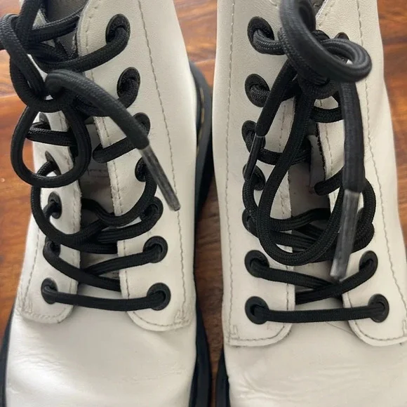 Dr. Martens Women's Luana AW004 Lace Up Boots Off White size 6 - Picture 11 of 17